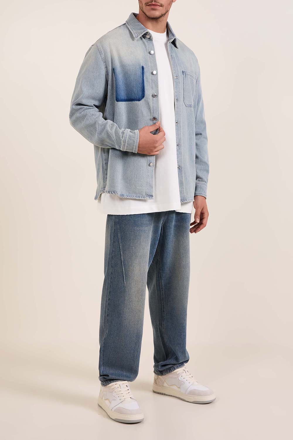 מכנסי ג'ינס מתרחבים